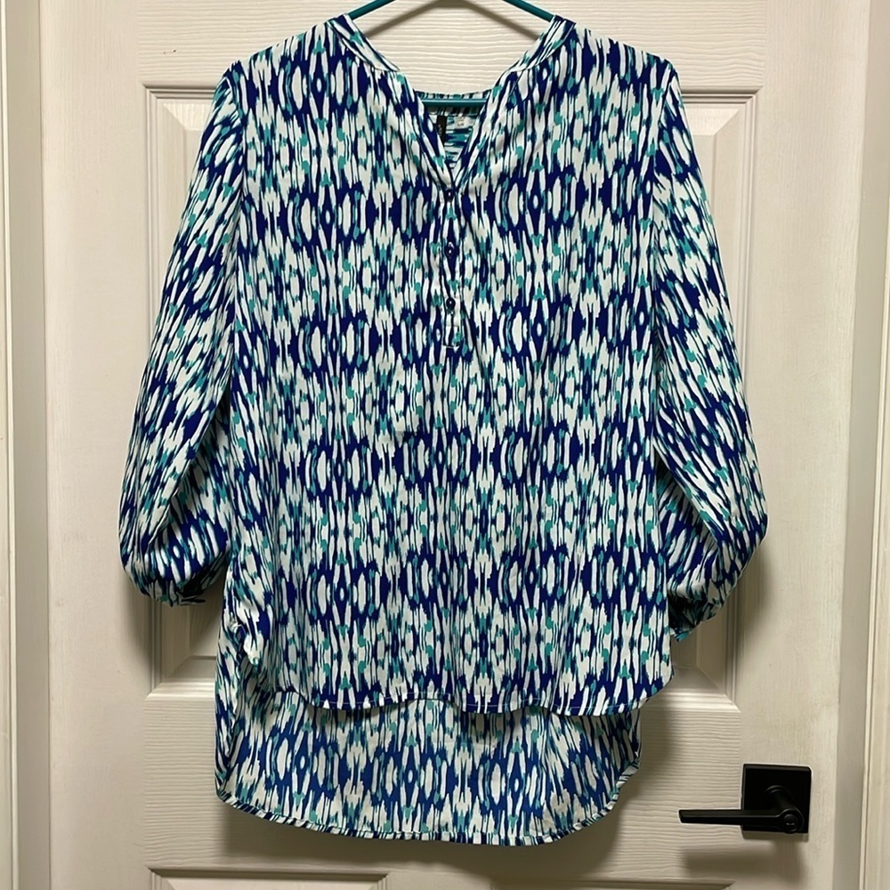 Amanda Green |Blue/White| Patterned |Long Sleeve |1/2 Button up |Blouse |Size L